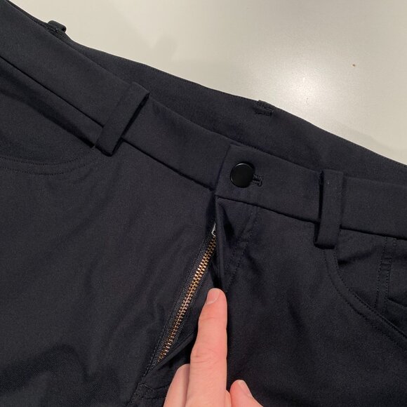 Lululemon Relaxed Fit Commission Pant Black mens size 35x29.5 - Picture 3 of 9